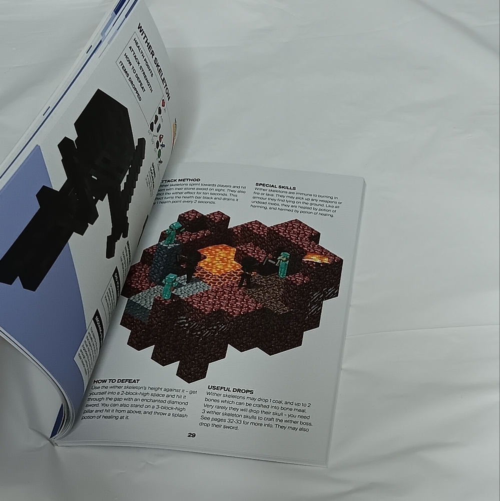 Mojang Officail Minecraft Guide Collection - Picture 9 of 11